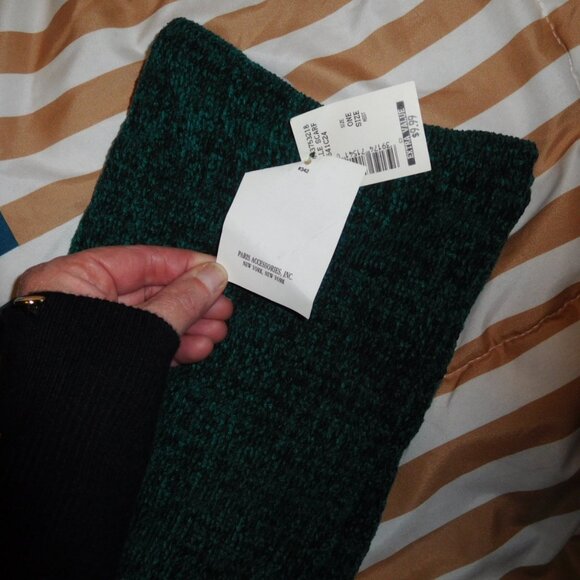 NWT PARIS ACCESSORIES GREEN MARBLED KNIT WINTER SCARF UNISEX USA MADE - Picture 2 of 5
